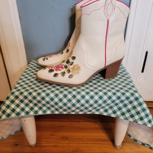 Pioneer Woman - Floral Embroidered White Ankle Boots - Picture 3 of 5